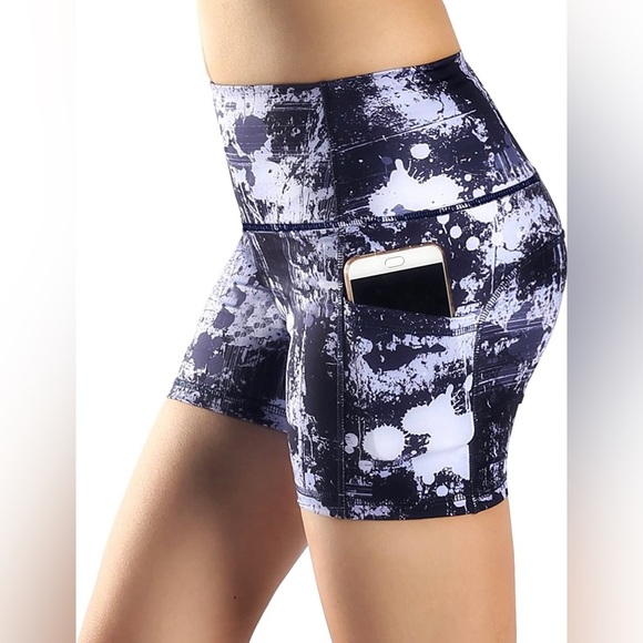 Pants - Blue Print High Waisted Side Pocket Workout Shorts Size M NWT